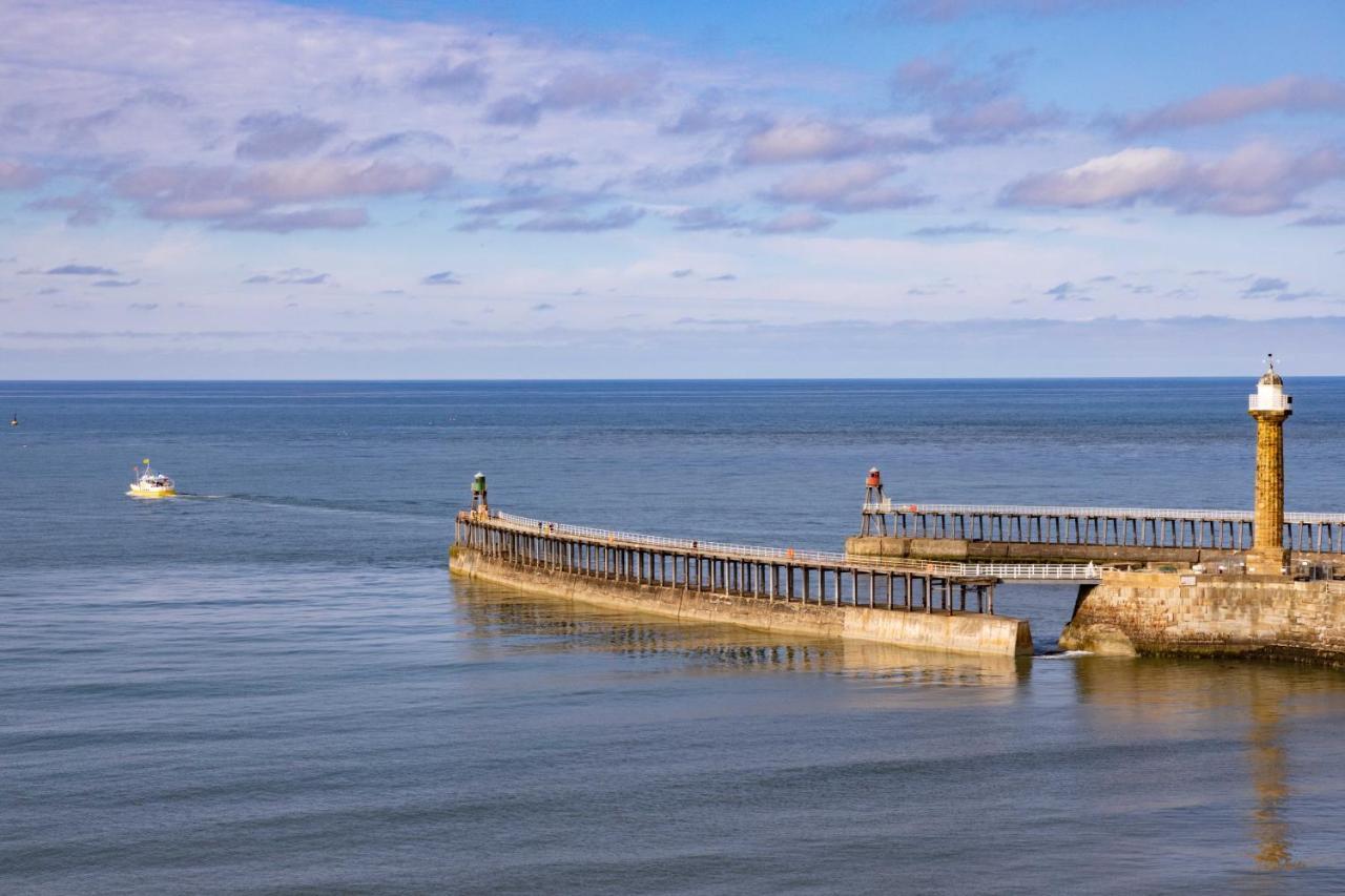 Royal Whitby Hotell Exteriör bild