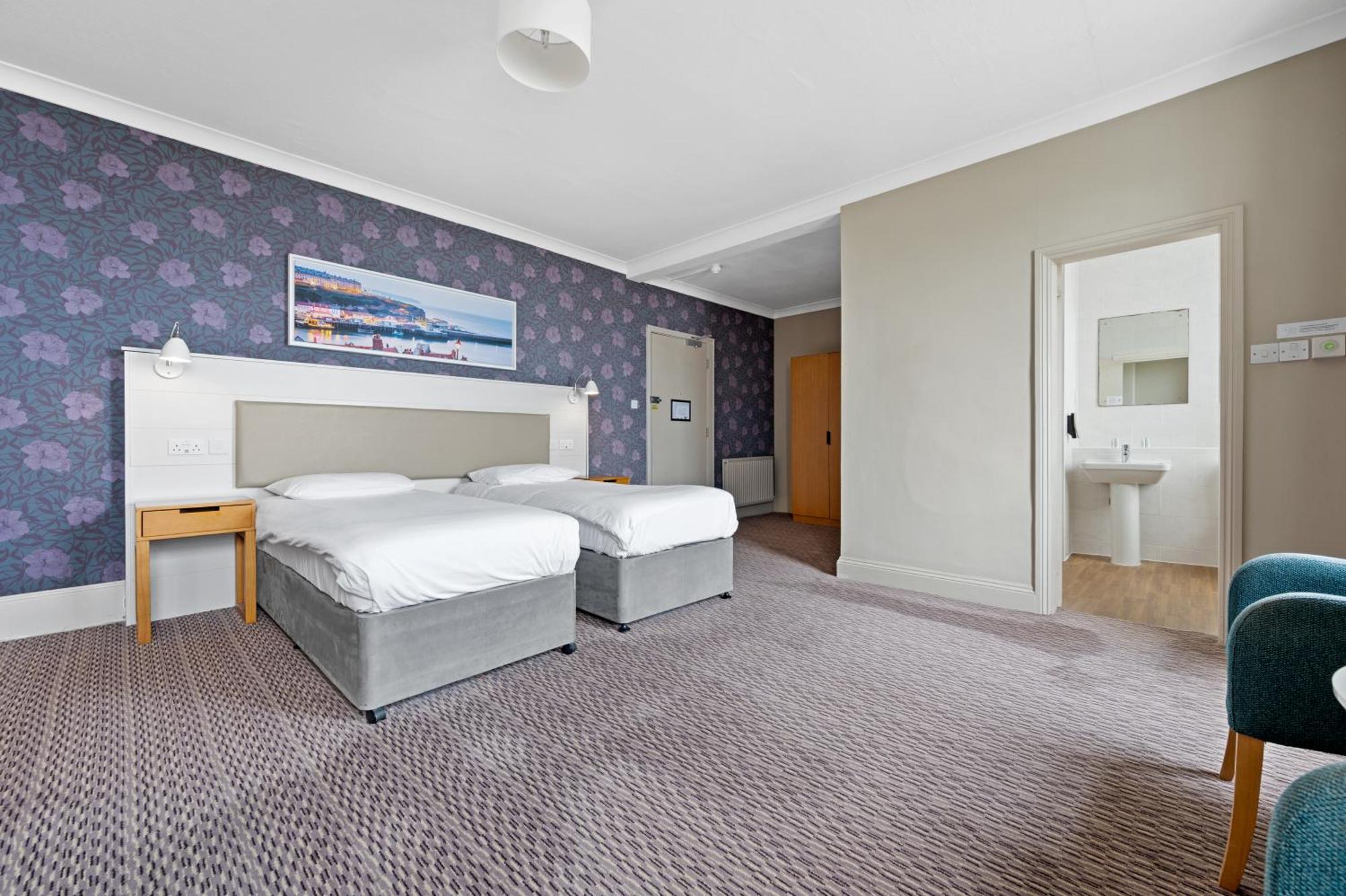 Royal Whitby Hotell Exteriör bild