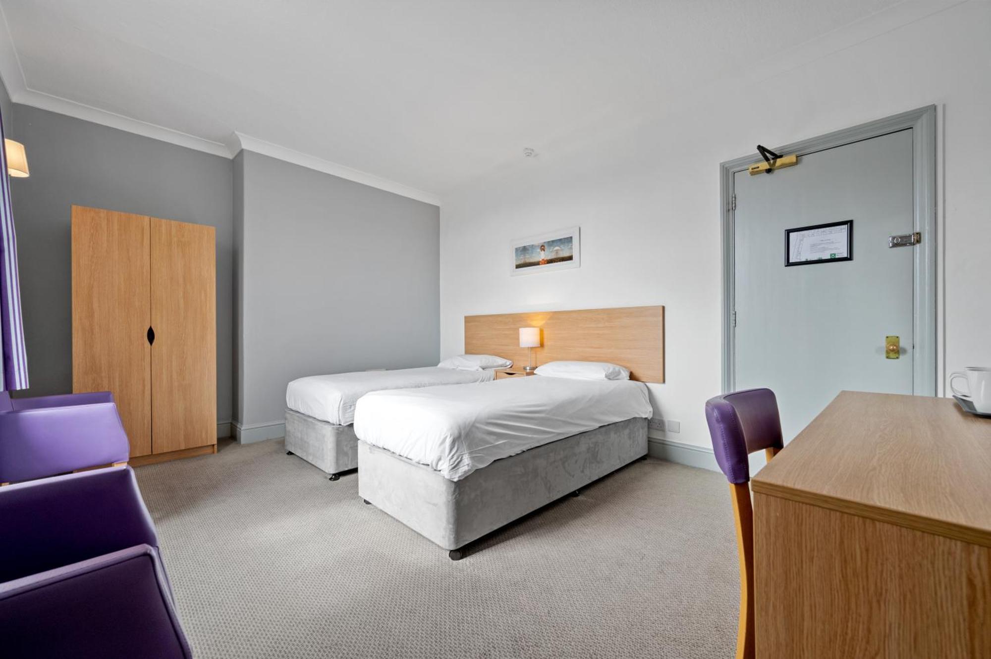 Royal Whitby Hotell Exteriör bild