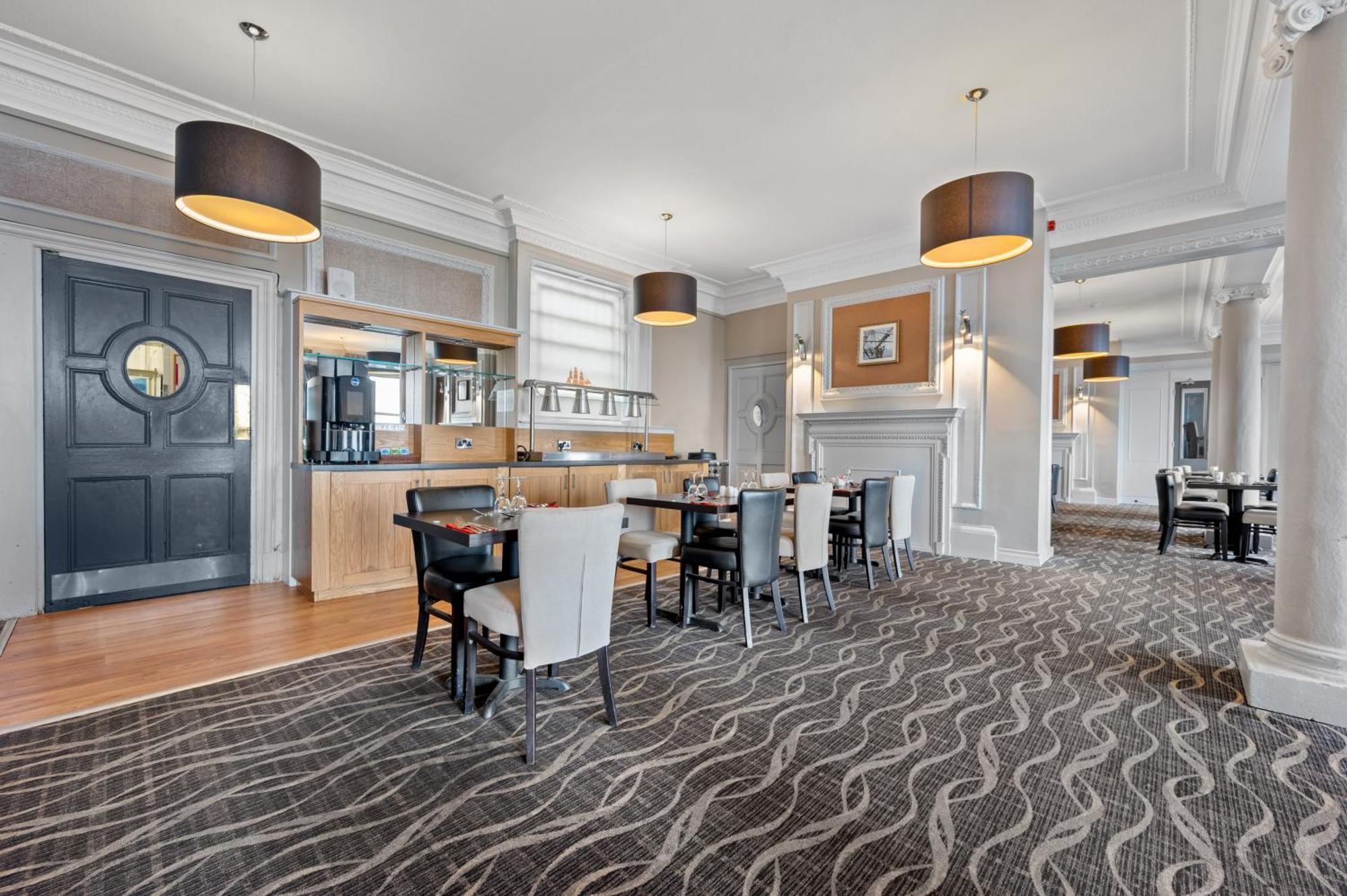Royal Whitby Hotell Exteriör bild