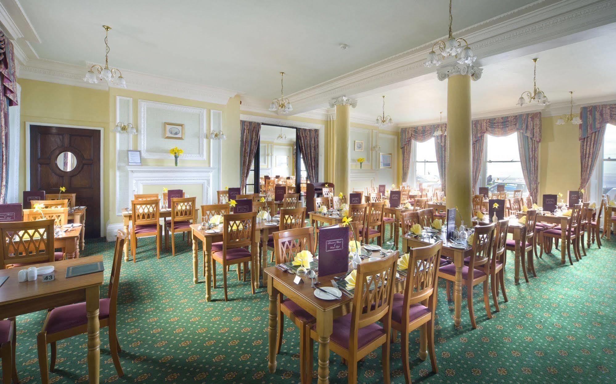 Royal Whitby Hotell Exteriör bild