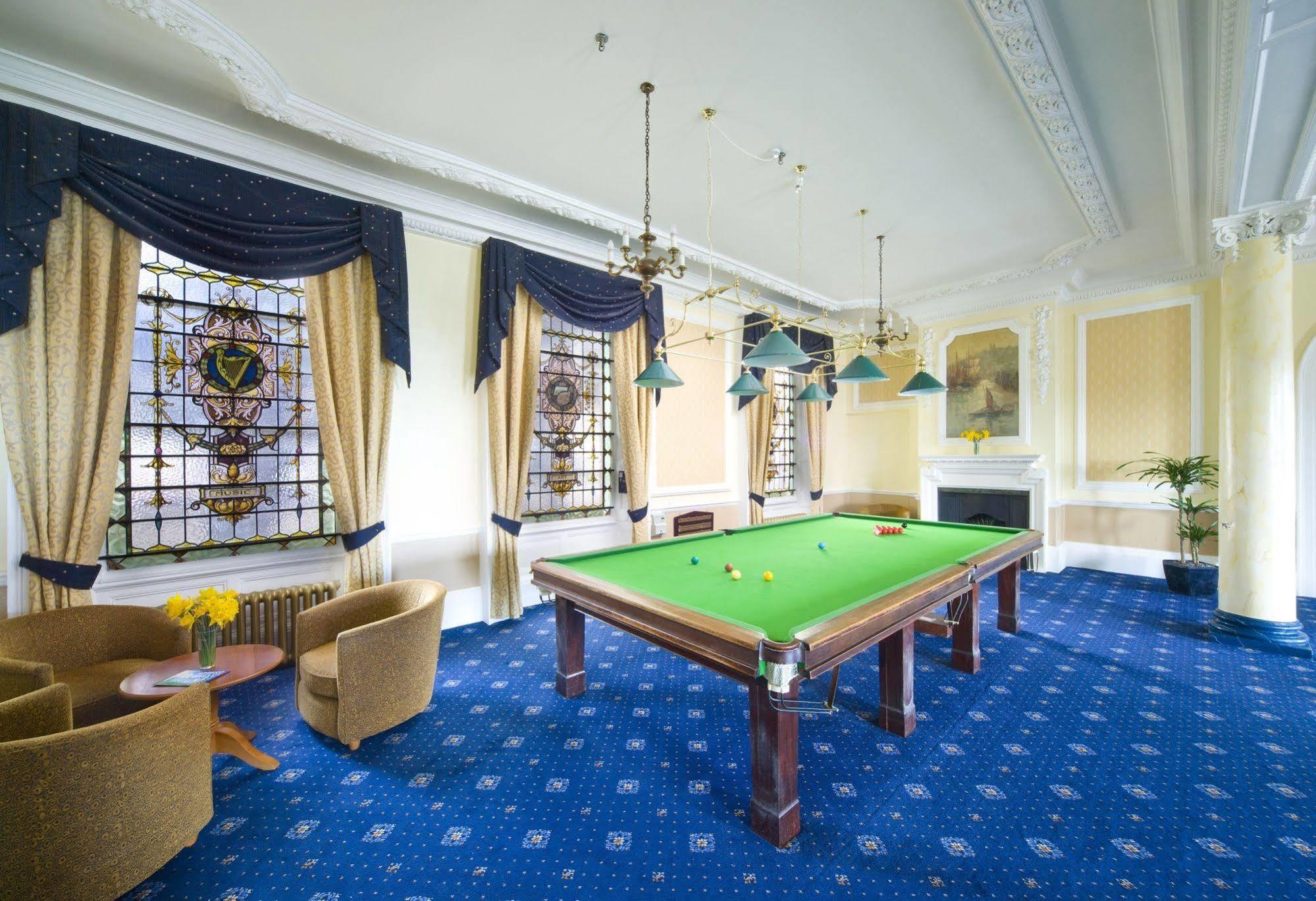 Royal Whitby Hotell Exteriör bild