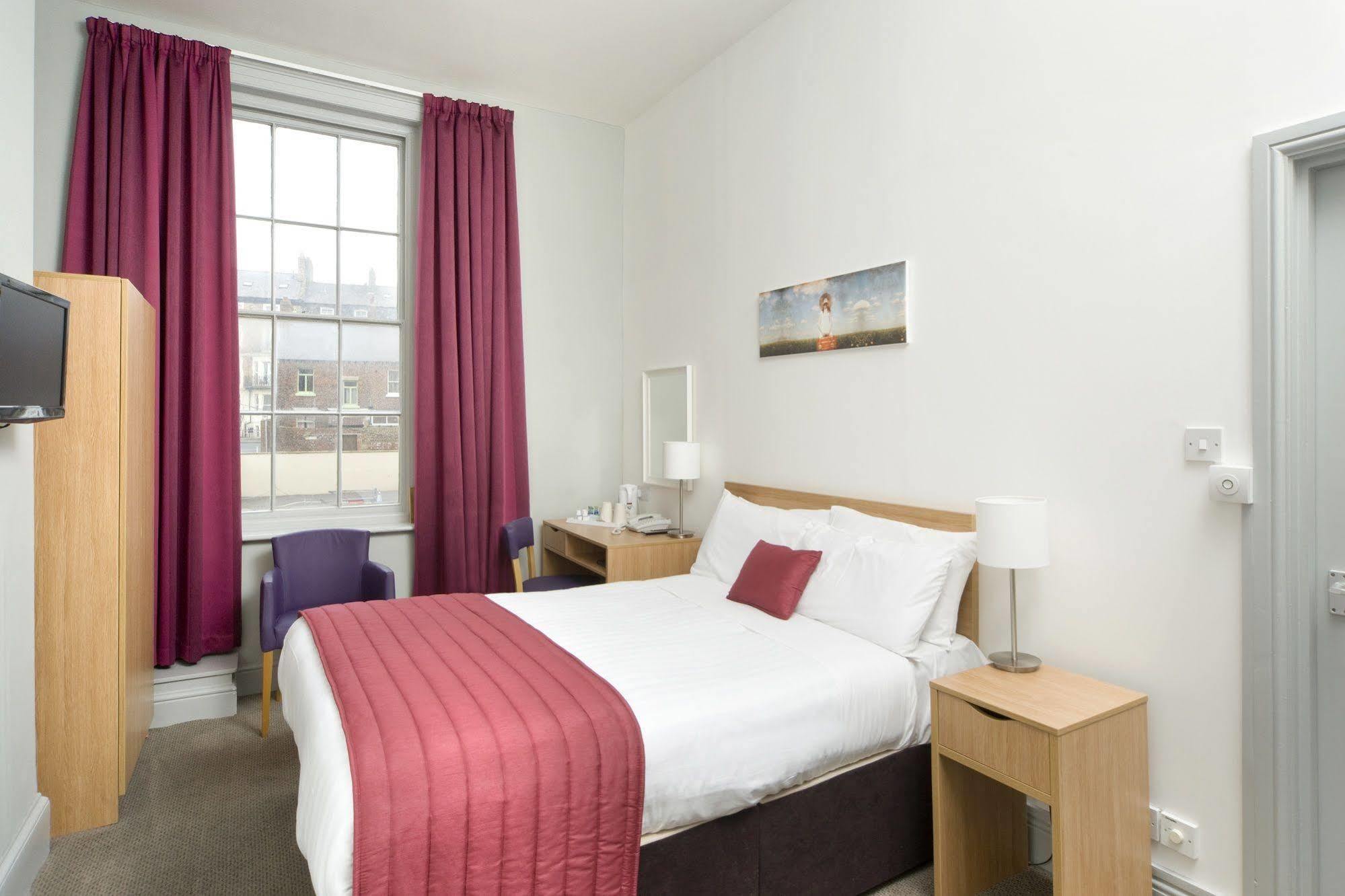 Royal Whitby Hotell Exteriör bild