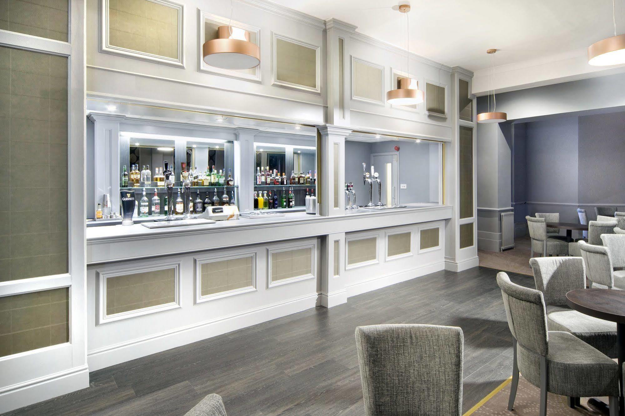 Royal Whitby Hotell Exteriör bild