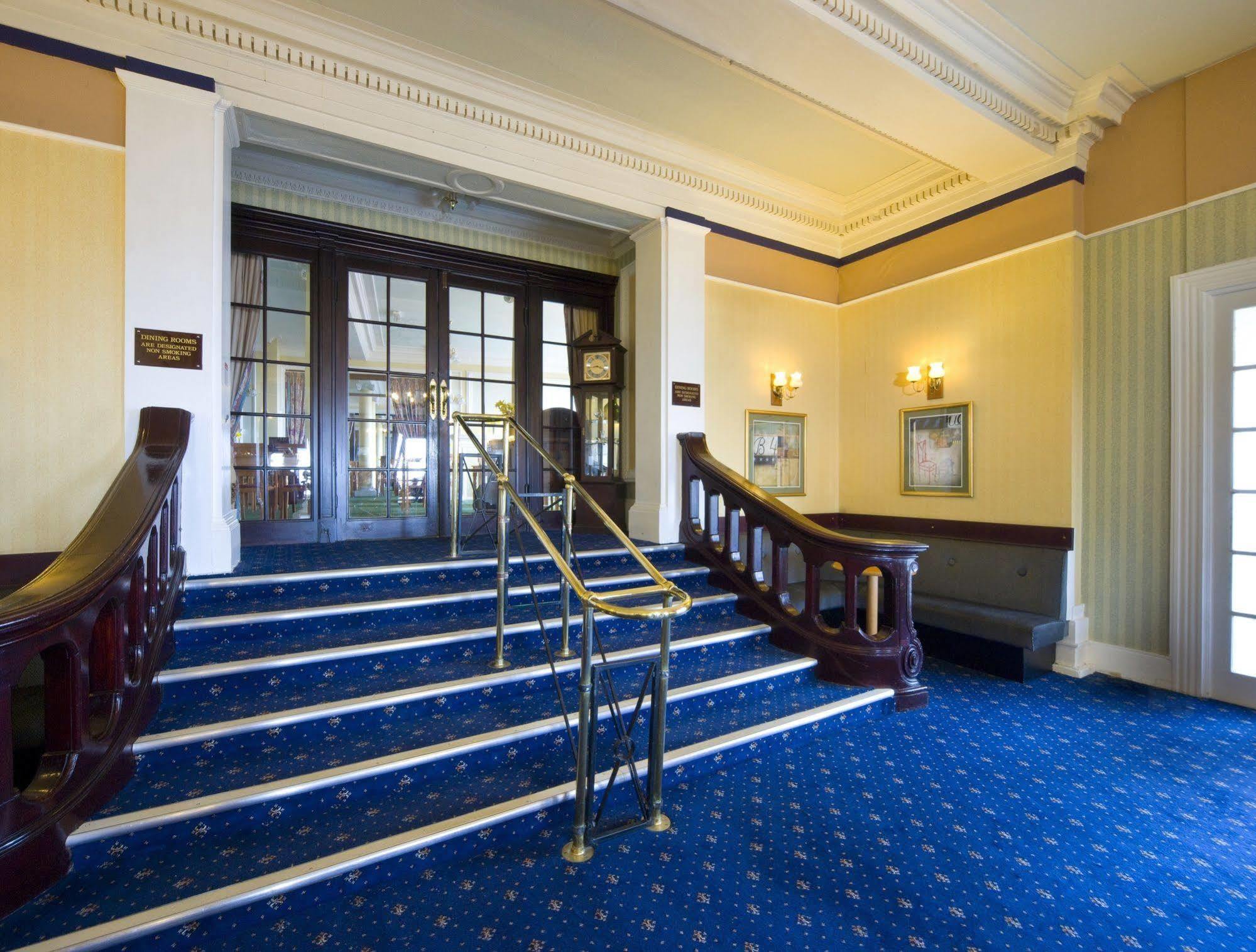 Royal Whitby Hotell Exteriör bild